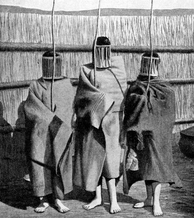 Basuto-tyttö morsiamia aikuisten heimoyhteiskuntaan vihkimisen aikana, Lesotho, 1922 tekijältä Unbekannt
