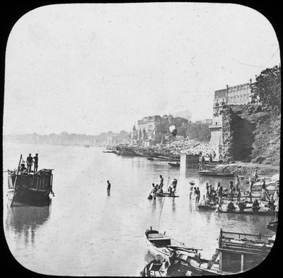 Uiva ghat Benaresissa, Intiassa, 1800-luvun lopulla tai 1900-luvun alussa tekijältä Unbekannt