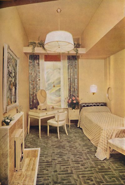 Makuuhuoneen on suunnitellut Esmé Gordon, A.R.I.B.A., A.R.I.A.S., kreikkalaisen avaimen suunnittelu W Wilton Carpet by J tekijältä Unbekannt