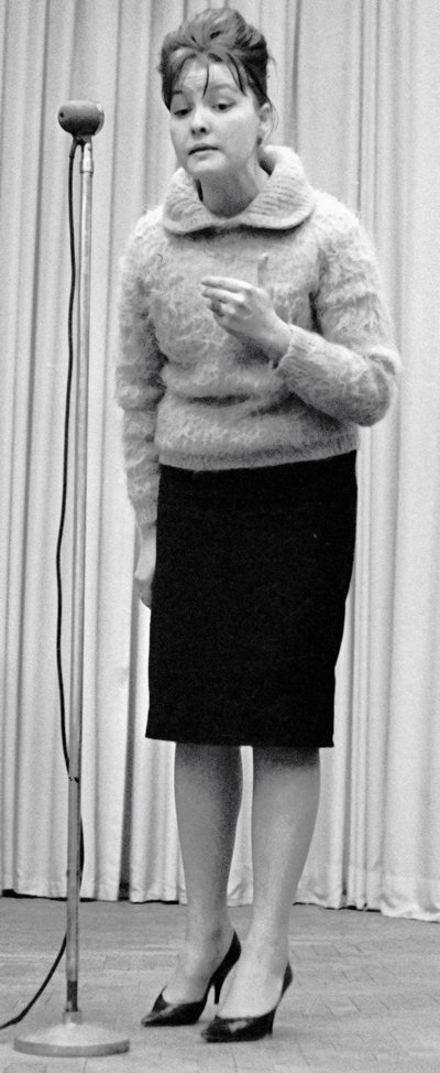 Bella Akhmadulina, venäläinen runoilija, 1960-luku tekijältä Unbekannt