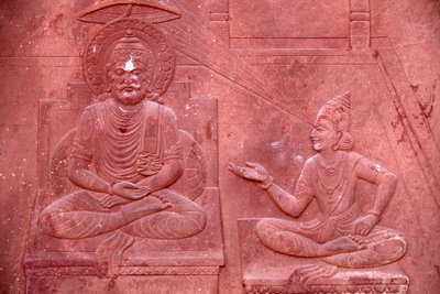 Bhagavad Gita kaiverrettu hindutemppeliin: Krishnan ja Arjuna Vrindavanin välinen vuoropuhelu tänään tekijältä Unbekannt