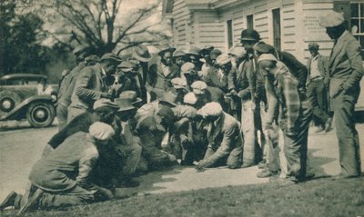 Black Caddies Playing Craps c1920s tekijältä Unbekannt