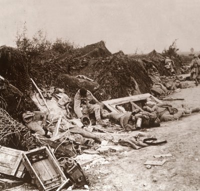 Ruumiit Courcellesin valloituksen jälkeen Pohjois-Ranskassa kesäkuussa 1918 tekijältä Unbekannt