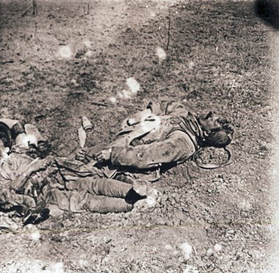 Kuolleiden sotilaiden ruumiit, c1914-c1918 tekijältä Unbekannt