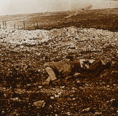 Ruumis patotuli kaukaa, c1914-c1918 tekijältä Unbekannt