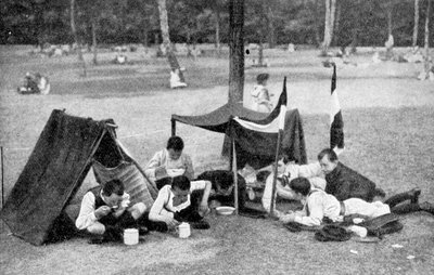Boys camping, Berliini, Saksa, 1922 tekijältä Unbekannt