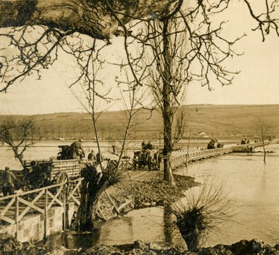 Silta Maas-joen yli Dugnyssa, Pohjois-Ranskassa, c1914-c1918 tekijältä Unbekannt