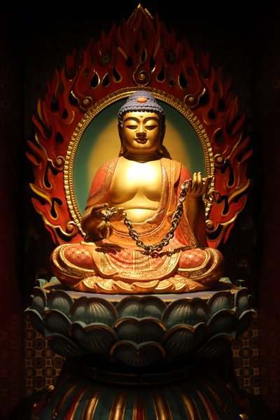 Buddha Tooth Relic -temppeli Chinatownissa. Buddha-patsas, 20160818, Singapore, Singapore tekijältä Unbekannt