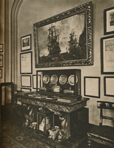 Nelsonin pyhäinjäännösten kabinetti Lloyds-komiteahuoneessa, n. 1935. tekijältä Unbekannt