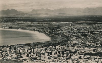Kapkaupunki - Pöytälahti Stellenboschin ja Hottentots Holland -vuorten kanssa, Etelä-Afrikka. tekijältä Unbekannt