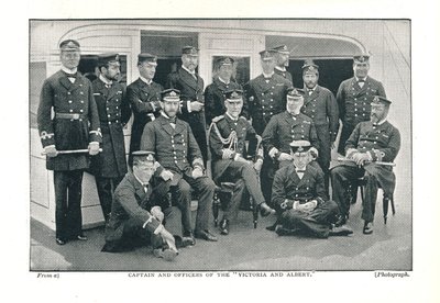 Vuonna 1855 vesille lasketun Victoria and Albert The Queens Yachtin kapteeni ja upseerit tekijältä Unbekannt