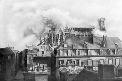 Reimsin katedraali palamassa saksalaisten pommitusten seurauksena, Ranska, 1914 tekijältä Unbekannt