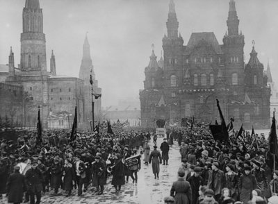 Juhlat lokakuun vallankumouksen 8. vuosipäivän kunniaksi Moskovassa 1925. tekijältä Unbekannt