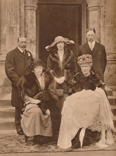 Marian, prinsessa Royalin, esikoisen ristiäiset Goldsboroughissa, Yorkshiressa, 1923 1935 tekijältä Unbekannt