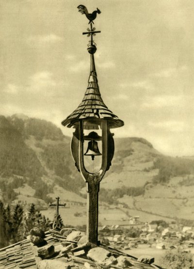 Kirkkokello ja tuuliviiri, Kitzbühel, Tiroli, Itävalta, c1935. tekijältä Unbekannt
