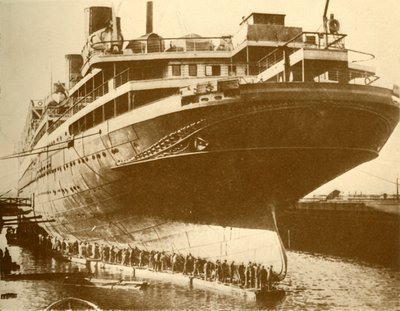 Majesticin rungon puhdistus Dry Dockissa, vuodelta 1930. tekijältä Unbekannt