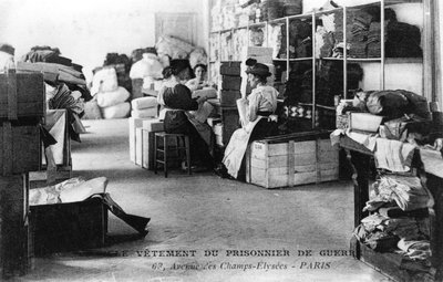 Vaatteet sotavangille, Champs-Élysées, Pariisi, ensimmäinen maailmansota, 1914-1918 tekijältä Unbekannt