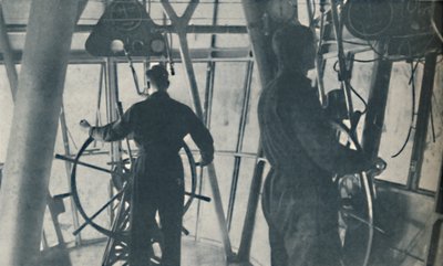 Mukavuutta matkustajille ja upean keskusohjauksen matkustamo, c1935 tekijältä Unbekannt