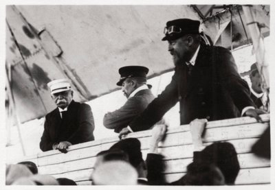 Kreivi Zeppelin ja tohtori Eckener Zeppelin-gondolissa, Schwaben, Saksa, c1908-1917 1933 tekijältä Unbekannt