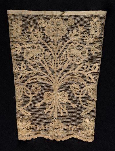 Mansetti kukkaköynnöksillä, 1800-luku. tekijältä Unbekannt