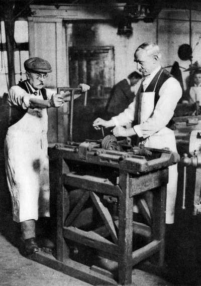 Avaimen tynnyrin leikkaaminen, Lontoo, 1926-1927 tekijältä Unbekannt