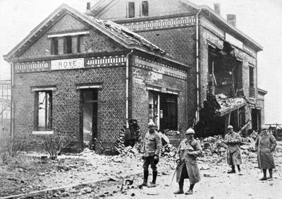 Vaurioitunut rautatieasema Royessa, Ranskassa, ensimmäinen maailmansota, 1918, c1920 tekijältä Unbekannt