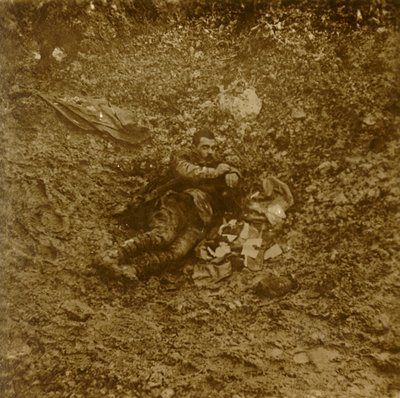 Kuollut saksalainen sotilas, Verdun, Pohjois-Ranska, c1914-c1918 tekijältä Unbekannt
