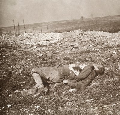 Kuollut saksalainen sotilas, Verdun, Pohjois-Ranska, c1914-c1918. tekijältä Unbekannt