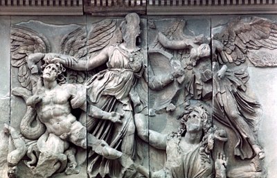 Yksityiskohta Pergamon-alttarin suuresta friisistä, 180-159 eKr tekijältä Unbekannt
