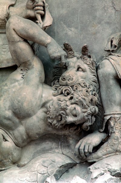 Yksityiskohta Pergamon-alttarin suuresta friisistä, 180-159 eaa tekijältä Unbekannt
