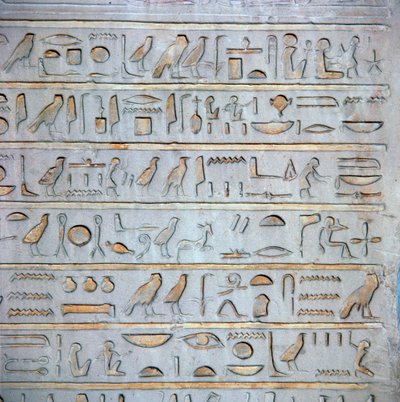 Yksityiskohta egyptiläisistä hieroglyfeistä haudan stelalta tekijältä Unbekannt