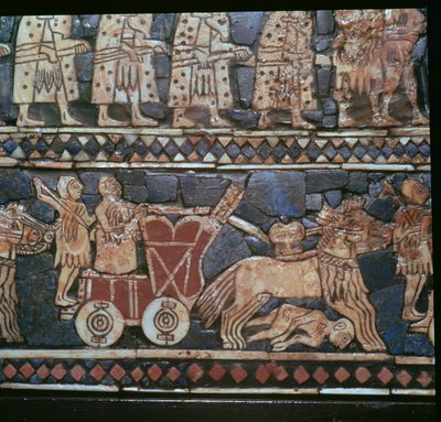 Yksityiskohta Urin standardista, jossa sumerilainen sotavaunu, Etelä-Irak, noin 2600-2400 eaa. tekijältä Unbekannt