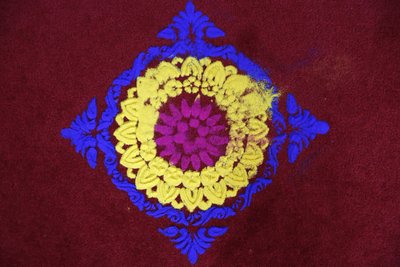 Diwali rangoli Shirdi Sai Baban temppelissä, Leicesterissä. Yhdistynyt kuningaskunta tekijältä Unbekannt
