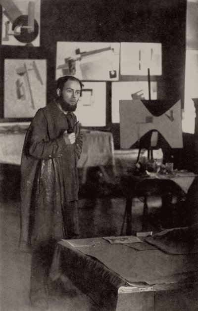 El Lissitzky studiossaan Vitebskissä, 1919. tekijältä Unbekannt