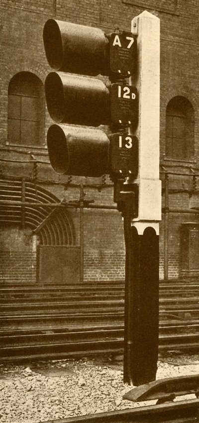 Sähkölamppujen signaalit, varjostimet päiväkäyttöön, Baker Street Station, Metropolitan Railway, 193 tekijältä Unbekannt