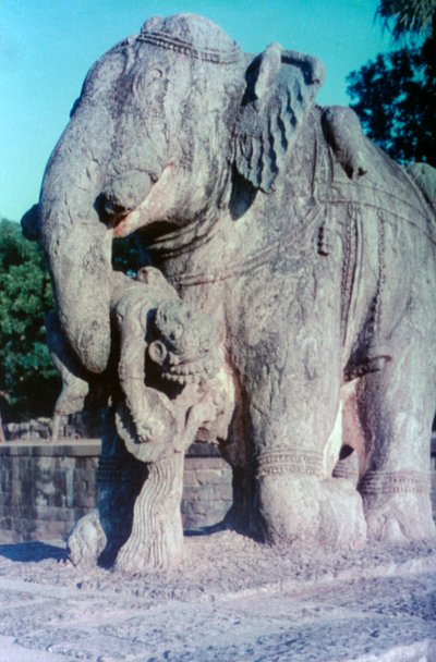 Elefanttiveistos, Khajuraho, Intia. c950-1050. 20. vuosisata tekijältä Unbekannt