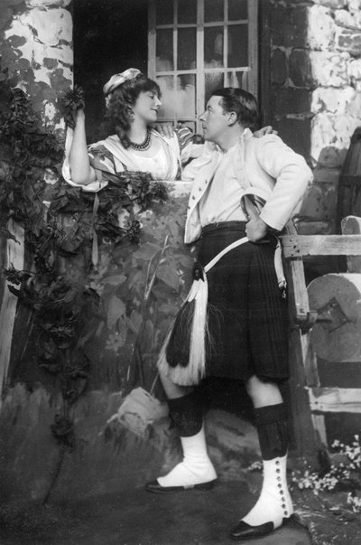 Ellaline Terriss ja Seymour Hicks elokuvassa The Gay Gordons, vuodelta 1907 tekijältä Unbekannt