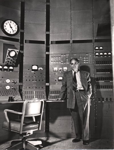 Enrico Fermi, italialaissyntyinen amerikkalainen ydinfyysikko, c1942 tekijältä Unbekannt