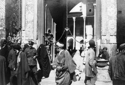 Sisäänkäynti Kazimainin moskeijaan, Irak, 1917-1919 tekijältä Unbekannt