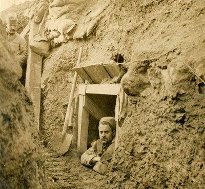 Sisäänkäynti kaivetuun suotoon, c1914-c1918 tekijältä Unbekannt