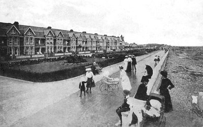 Perheet kävelemässä New Paradella, East Worthingissä, West Sussexissa, 1900-1920-luku tekijältä Unbekannt