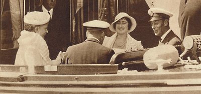 Perhevitsi - poistumassa Royal Yachtista Albert ja Victoria Cowesissa, c1935 1937 tekijältä Unbekannt