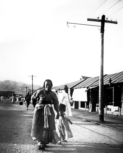 Isä ja lapsi, Soul, Korea, 1900 tekijältä Unbekannt