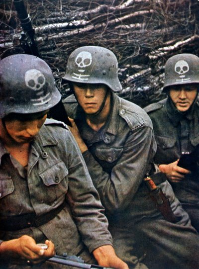 Suomalaisia sotilaita jalkaväkirykmentistä, 1943 tekijältä Unbekannt