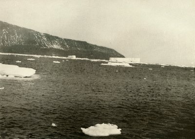 Kelluva jää Cape Adaren edustalla, c1908, 1909. tekijältä Unbekannt