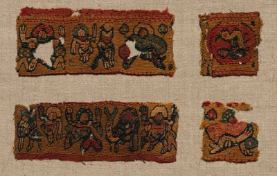 Neljä fragmenttia tunikan Gammadion-reunuksesta, 400-600s. tekijältä Unbekannt