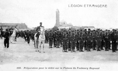 Ranskan muukalaislegioona valmistautuu marssimaan Plateau Faubourg Bugeaudille, Algeria, 1900-luku tekijältä Unbekannt