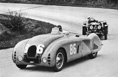 Ranskan Grand Prix, 1936: Uusi virtaviivainen Bugatti, jota seurasi Riley, 1936, 1937 tekijältä Unbekannt