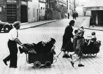 Ranskalaiset pakolaiset, jotka palasivat kotiin Ranskan kukistumisen jälkeen saksalaisille, Ranska, heinäkuu 1940 tekijältä Unbekannt