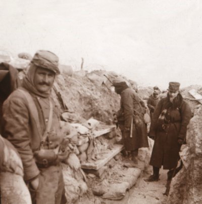 Ranskalaiset sotilaat juoksuhaudoissa, Perthes, Pohjois-Ranska, c1914-c1918 tekijältä Unbekannt